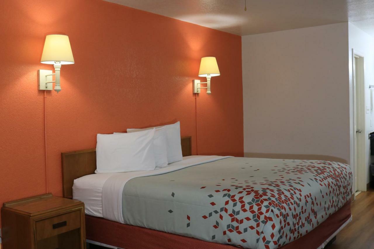 Heritage Inn & Suites El Dorado Екстериор снимка